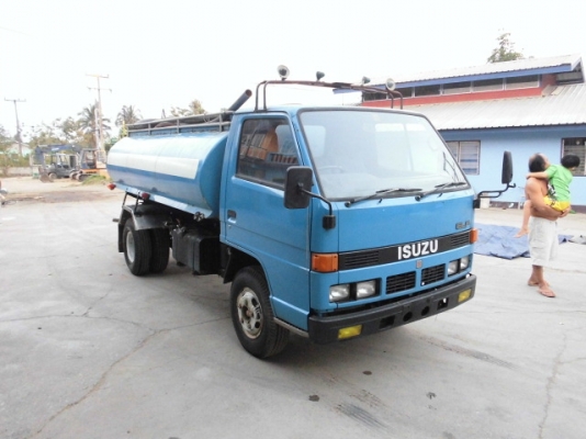 ขายหกล้อบรรทุกน้ำ iZUSU 110 แรง รถสวย มากพร้อมใช้ครับ  ถ้าเอาถังน้ำอย่างเดียว50000 บาทครับ