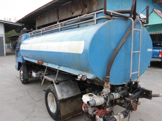 ขายหกล้อบรรทุกน้ำ iZUSU 110 แรง รถสวย มากพร้อมใช้ครับ  ถ้าเอาถังน้ำอย่างเดียว50000 บาทครับ