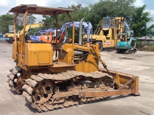 SALE__รถดันดิน Mitsubishi BD2F แผ่นแทรคกว้าง 50 ซม. สภาพสวย พร้อมใช้งาน มีหนังสือแจ้งจำหน่าย  ราคาถูก