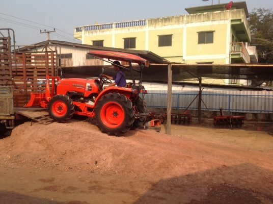 ปัญญาแทรคเตอร์มาแล้ว...จัดมาตามคำเรียกร้อง คูโบต้า L3608 ใบมีดคานล่าง