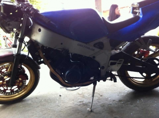 Fzr 400 ปี 2536ราคา 18000 บาท มี ทะเบียน
