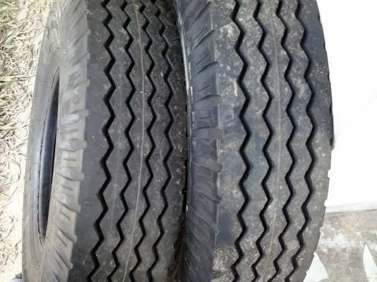 ขายยางใหม่ 8.25-16 ขายเส้นละ 4,400