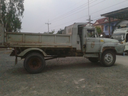 หกล้อดัมพ์หัวยาว  เครื่องอีซุซุ 165 พวงมาลัยพาวเวอร์  อุปกรณ์แอร์มี ยาง 900 ใหม่ทั้งหกเส้น  เครื่องดีคันซีสวย ภาษีเต็ม