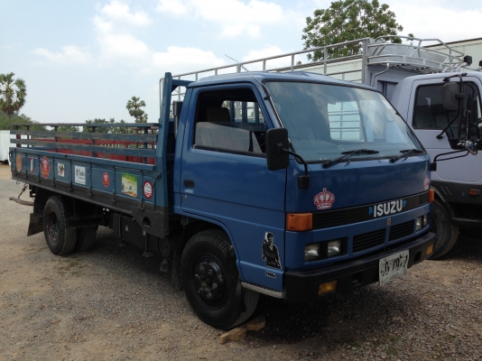 ISUZU  NPR 115  ปี 2536 รถห้าง ยาว 4.30 ม. เกียร์สั้น