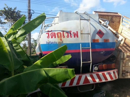 รถฮีโน่ 10 ล้อ F17 บรรทุกน้ำมัน 167 แรงม้า. สนใจติดต่อ 081 - 6079515 รถฮีโน่ 10 ล้อ F17 บรรทุกน้ำมัน 167 แรงม้า. สนใจติดต่อ 081 - 6079515