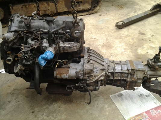 ขายเครื่อง2L ฮีโร่ พร้อมเกียร์ พร้อมใช้งาน 22000บาท