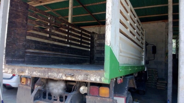 รถอีซูซุ 6 ล้อดั้ม FRR  210 แรงม้า. ปี 53   สนใจติดต่อ 081 - 6079515