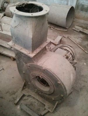 โบว์เวอร์ดูดขี้เลื่อยสภาพเก่าเก็บ