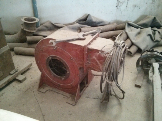 โบว์เวอร์ดูดขี้เลื่อยสภาพเก่าเก็บ