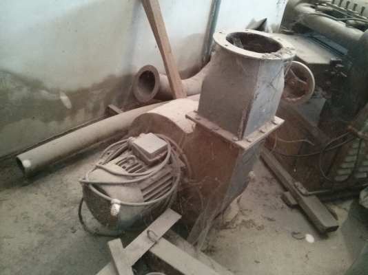 โบว์เวอร์ดูดขี้เลื่อยสภาพเก่าเก็บ