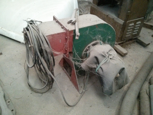 โบว์เวอร์ดูดขี้เลื่อยสภาพเก่าเก็บ