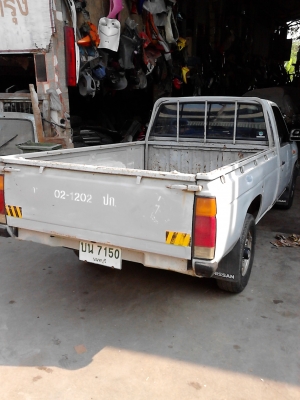 NISSAN BIG M  ตอนเดียว ปี1996  กะบะกว้างขวางยาว TEL.081-427-3941
