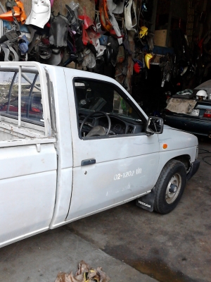 NISSAN BIG M  ตอนเดียว ปี1996  กะบะกว้างขวางยาว TEL.081-427-3941