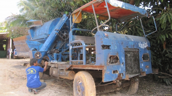 รถนวดข้าว 6 ฟุตไทเส็ง ช่วงล่างฮีโน่ คัซซีสวยเครื่อง อีซูซุ D500 120 แรง