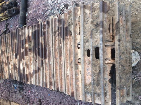 ขายด่วนโซ่แผ่น 300 แผ่น 80 สภาพพร้อมใช้งาน