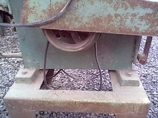 เครื่องเลื่อยสายพาน