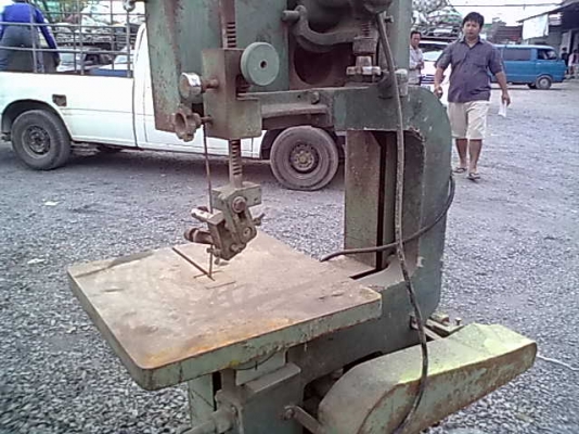 เครื่องเลื่อยสายพาน