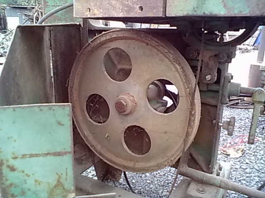 เครื่องเลื่อยสายพาน