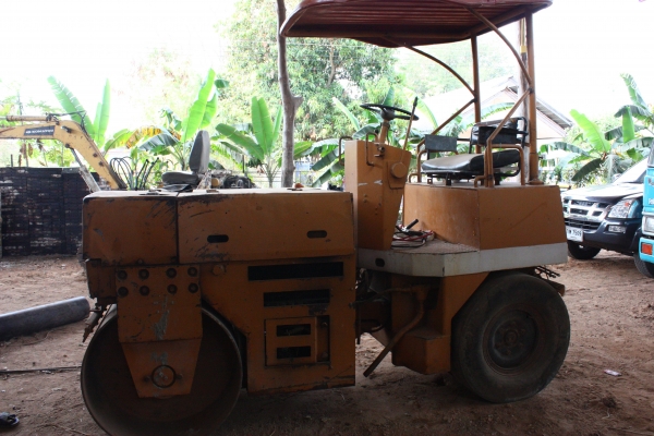 ขาย รถบด 4 ตัน  KOMATSU รุ่น JV40 CW ราคา 150,000