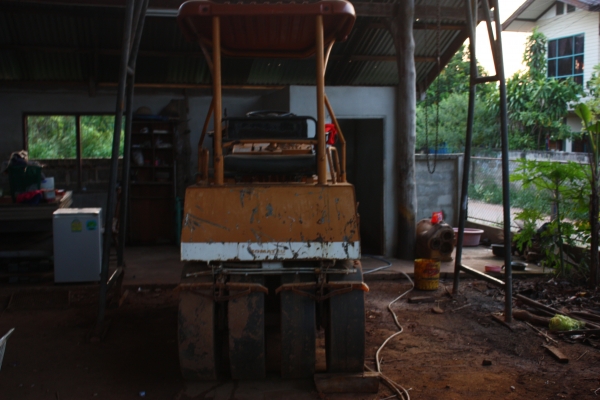 ขาย รถบด 4 ตัน  KOMATSU รุ่น JV40 CW ราคา 150,000