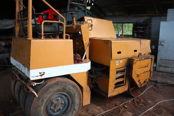 ขาย รถบด 4 ตัน  KOMATSU รุ่น JV40 CW ราคา 150,000