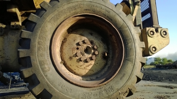 มี3คัน..ขายเหมาหรือแยก..CAT916และ910F รถตักล้อยาง รถใช้งานได้ทุกคัน เดิมๆสีเดิม รถโรงเลื่อย...