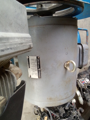 ขายปั้มลมเก่าญี่ปุ่น ยี่ห้อ iwata ขนาด 10แรงม้า ไฟ380 vสภาพสวยมากพร้อมใช้งานทันที