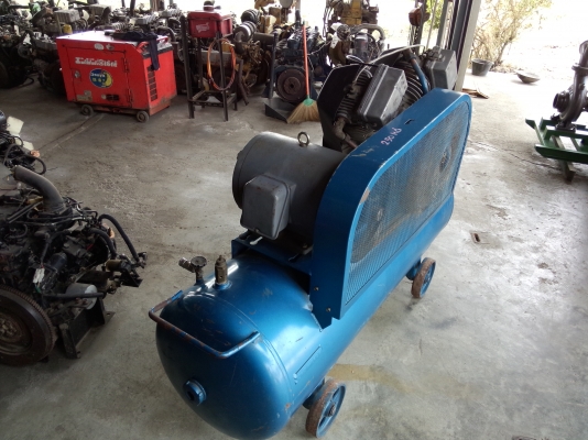 ขายปั้มลมเก่าญี่ปุ่น ยี่ห้อ iwata ขนาด 10แรงม้า ไฟ380 vสภาพสวยมากพร้อมใช้งานทันที