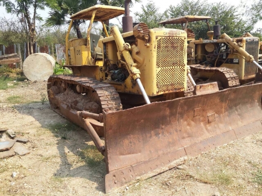 ขายรถแทรกเตอร์ CAT D5D เกียร์ตัด ฝาบางและฝาหนา มี2 คัน ตีนไก่ เล่มทะเบียน ราคาขายคู้ 800000 ต่อรอง