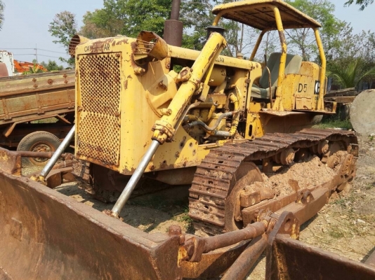 ขายรถแทรกเตอร์ CAT D5D เกียร์ตัด ฝาบางและฝาหนา มี2 คัน ตีนไก่ เล่มทะเบียน ราคาขายคู้ 800000 ต่อรอง