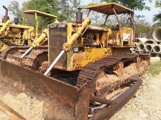 ขายรถแทรกเตอร์ CAT D5D เกียร์ตัด ฝาบางและฝาหนา มี2 คัน ตีนไก่ เล่มทะเบียน ราคาขายคู้ 800000 ต่อรอง