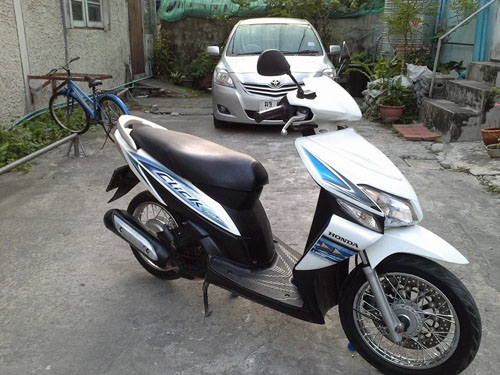 Click ปี 50 สีขาว ฟ้า รถบ้านเดิมๆ เครื่องดีมาก แน่นๆ ไม่หอน ไม่ดัง เอกสารครบ Click ปี 50 สีขาว ฟ้า รถบ้านเดิมๆ เครื่องดีมาก แน่นๆ ไม่หอน ไม่ดัง เอกสารครบ