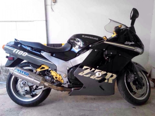 ธารนนทบุรี//ขาย kawasaki zzr1100 ปี96 สวยๆระบบไฟสมบูรณ์ ราคา87,000บาท อินวอยท์แท้+พ.ร.บ