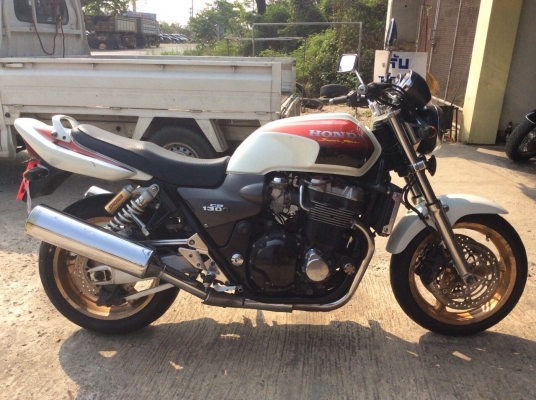 ธารนนทบุรี//ขาย honda cb1300 ปี2000 สวยเดิม ระบบไฟสมบูรณ์ ราคา125,000บาท อินวอยท์+ส.พ.ม สำเนา+พ.ร.บ