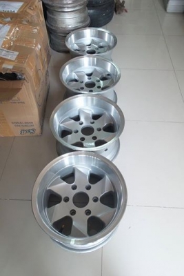 JRD JAPAN 15X8.5 ET-20 6/139.7 ขอบหนาไร้ซ้อม 8500บาท