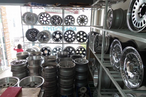 JRD.GERMAN TECH 15&times;7.5 ET-5 สีดำด้าน แล๊คเกอร์ด้าน ดุๆโหดๆ 8500