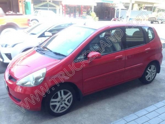 รถเก๋ง ยี่ห้อ HONDA รุ่น JAZZ