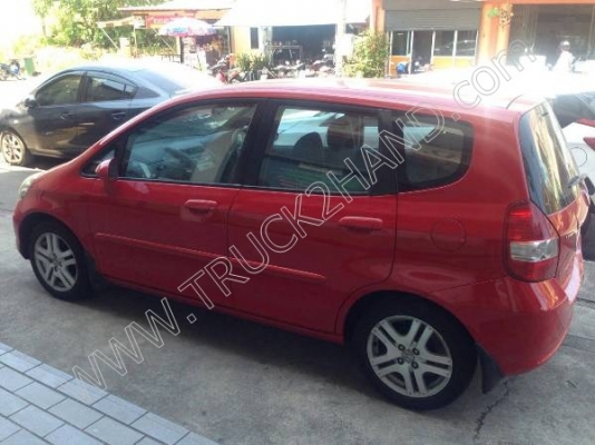 รถเก๋ง ยี่ห้อ HONDA รุ่น JAZZ รถเก๋ง ยี่ห้อ HONDA รุ่น JAZZ