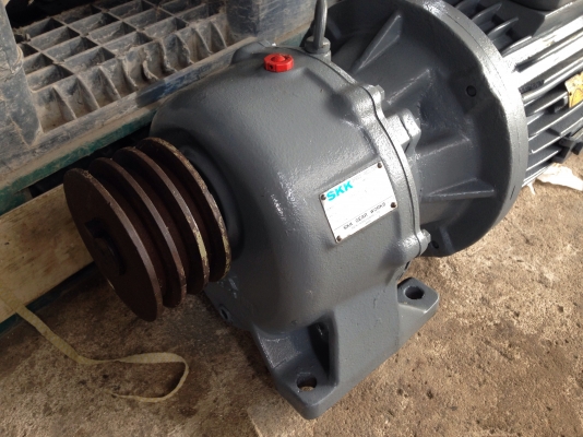 ขายมอเตอร์เกียร์ SKK 7.5 HP. 380 V อัตราทด 1:10 สภาพสวย พร้อมใช้งาน