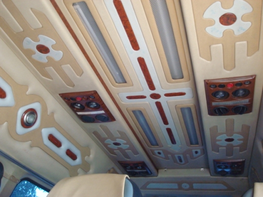 รถตู้หลังคาสูงครับ