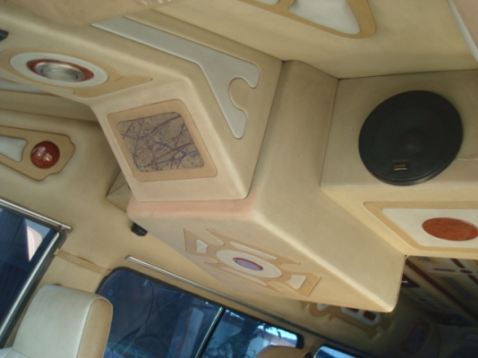 รถตู้หลังคาสูงครับ