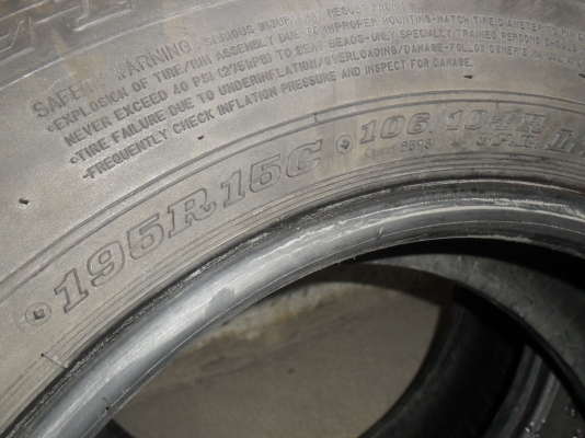 ยาง DUNLOP 195R15 ปี11 สวยๆ 4 เส้น ราคา 2200 บาท