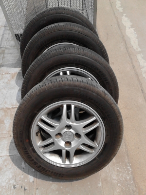 ขายแม๊ก HONDA ขนาด 4 รู  พร้อมยางชุด 4 วง  ติดต่อโทร. 081-427-3941