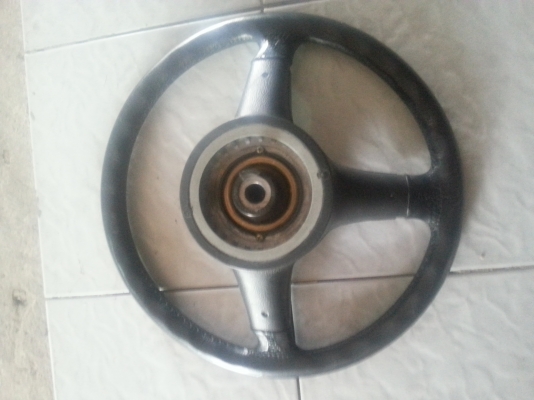 ขายพวงมาลัย M E30 สภาพสวยเหมือนไหม่