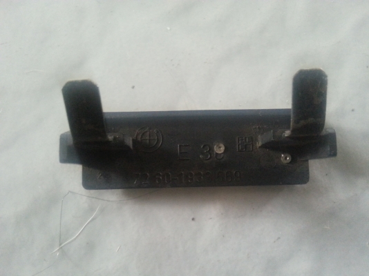 โลโก้ติดกระจังหน้า E30