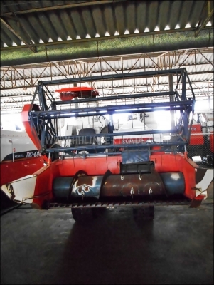 ขายรถเกี่ยวนวดข้าว รุ่น KUBOTA DC-60