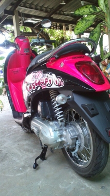 สกูปปี้ไอ สีชมพูดำ รถจดทะเบียนปี 54 เครื่องดี สภาพสวย ยางเต็ม แบตฯใหม่ เปลี่ยนถ่ายน้ำมันเครื่องเรียบร้อย สกูปปี้ไอ สีชมพูดำ รถจดทะเบียนปี 54 เครื่องดี สภาพสวย ยางเต็ม แบตฯใหม่ เปลี่ยนถ่ายน้ำมันเครื่องเรียบร้อย