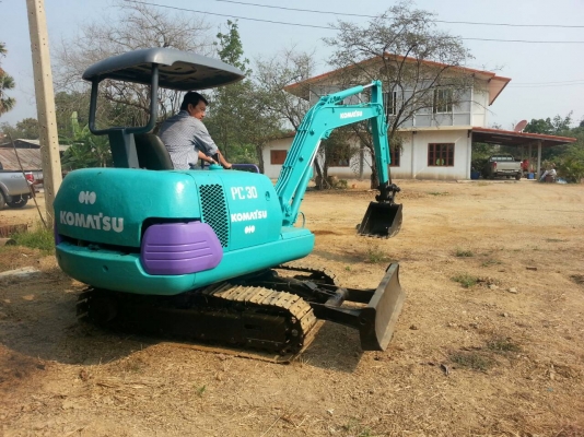 แบคโฮเล็ก komatsu pc 30-7 แบคโฮเล็ก komatsu pc 30-7