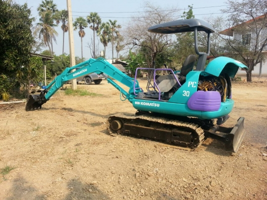 แบคโฮเล็ก komatsu pc 30-7 แบคโฮเล็ก komatsu pc 30-7