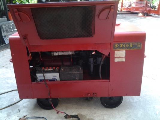 ขายเครื่องปั่นไฟเชื่อม 3 หัว เชื่อม10โล เครื่องดีเซลเก่าเชียงกง รับประกันเครื่องแน่น ขาย 38000 บาทครับ
